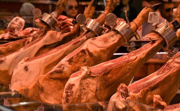 Ganaderos y carnicerías de lujo se reinventan ante el gusano barrenador